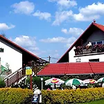 Am Weinberg Saechsische Schweiz 住宿加早餐酒店 3*